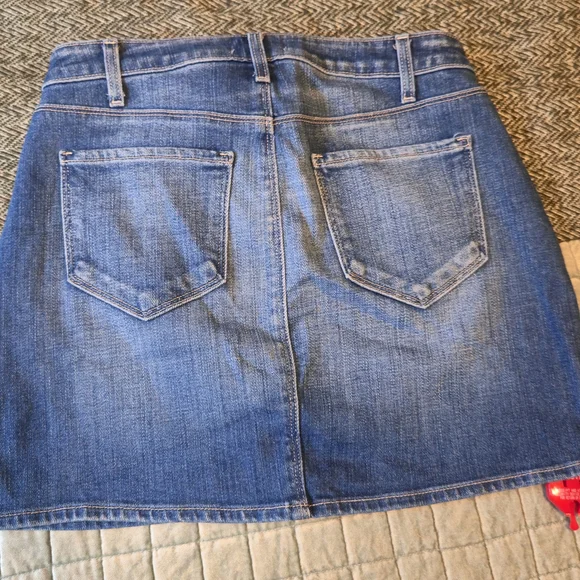 L'AGENCE Blue Denim Mini Skirt with Gold Chain Detail - Picture 3 of 3